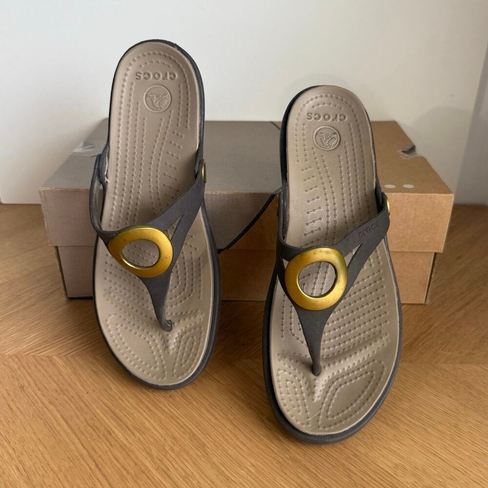 Crocs Sanrah Beveled Circle Women Slip On Wedge Sandals- SZ 8